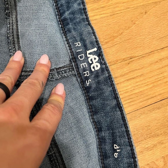 Riders by Lee jeans size 8 EUC - Picture 3 of 4